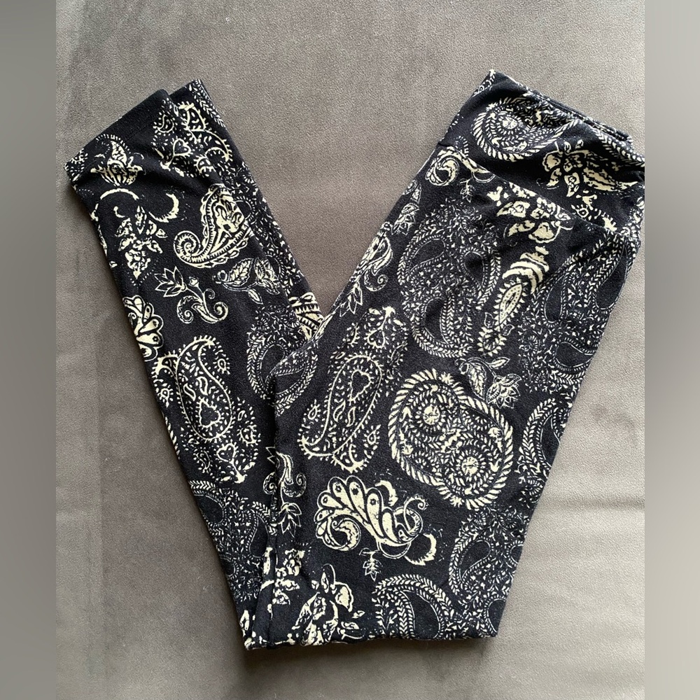 EUC LuLaRoe Paisley Tween leggings